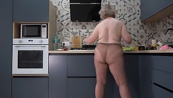 Curvy Wife In Nylon Pantyhose Offers Breakfast In The Bedroom